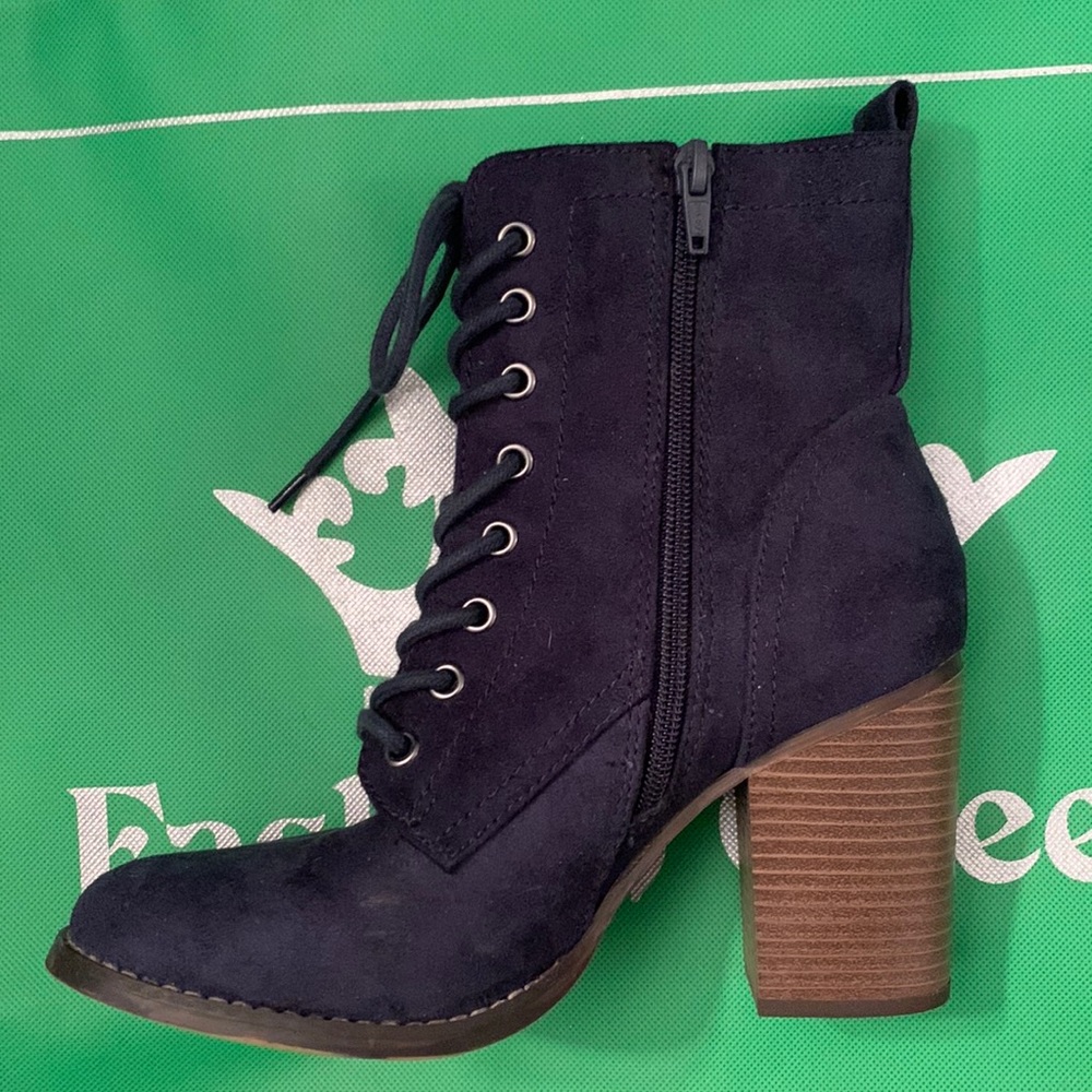 Navy blue heeled boots, women’s size 7.5M (US)